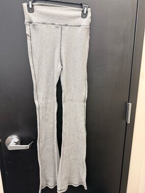 Kittenish Gray Ribbed Flared Leggings